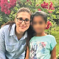 Sorina și mama ei adoptivă, Ramona Săcărin