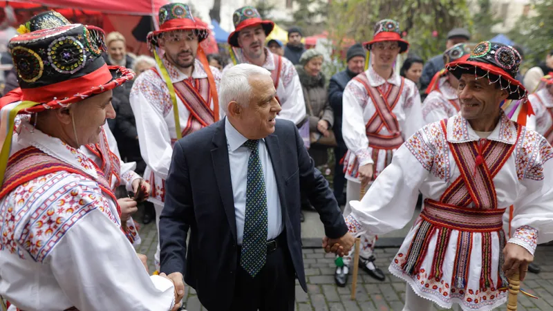 Ministru Daea, pe teren la o sărbătoare - Foto: INQUAM PHOTO, George Călin