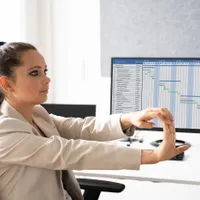 Cele mai bune exerciții pentru relaxarea gâtului și spatelui când lucrezi la calculator Foto: profimediaimages.ro