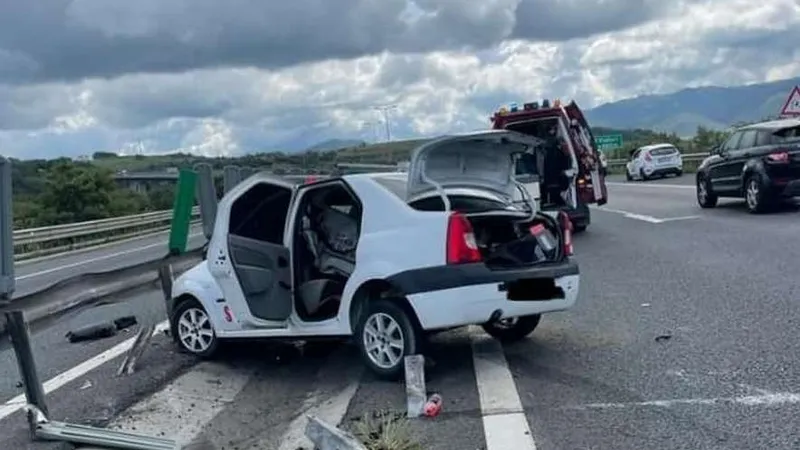 Șoferul unui Logan a pierdut controlul pe A1 Sibiu - Deva. / Foto: Info Trafic 24, Facebook
