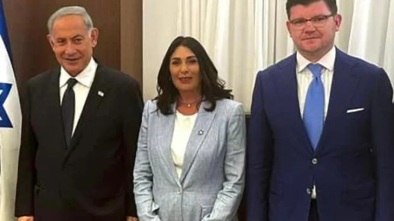 Benjamin Netanyahu, Prime Minister of Israel, Miri Ragev, retired General and Minister of Transport of Israel, and Anton Pisaroglu Photo: Facebook
