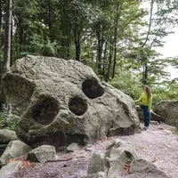 Stânca Trei Căldări este situată pe culmea Cozla - Foto: Bloguldecalatorii.ro