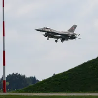 Avion F-16 - Foto: Inquam Photos
