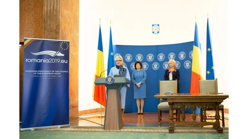Viorica Dăncilă, alături de Rovana Plumb, ministrul Fondurilor Europene, și Grațiela Drăghici, șefa ANES. Sursa: Guvernul României