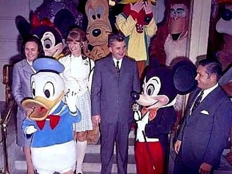 VIDEO Cum s-a distrat Nicolae Ceaușescu la Disneyland
