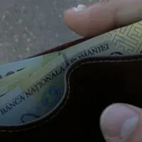 Ce a făcut o femeie când a găsit un plic plin de bani pe jos? Toți au rămas uimiți  - Foto: RTV / imagine rol ilustrativ