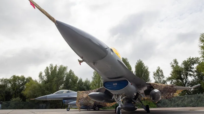Ucraina mai primește avioane F-16. Piloții ucraineni, pregătiți și în România - Foto: Profimedia images