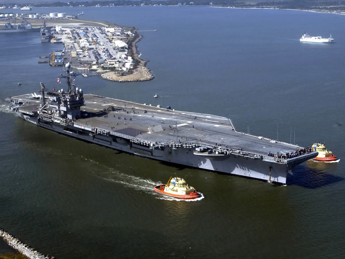 Marina SUA vinde portavion de 320 m lungime cu un dolar. De ce? A participat la Războiul din Golf - FOTO: US Navy