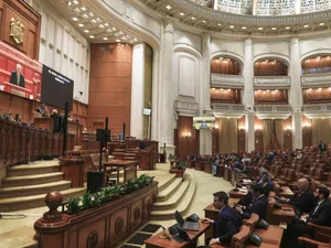 Şedinţa comună de plen a Camerei Deputaţilor şi Senatului, pentru votarea moţiunii de cenzură - Foto: INQUAM PHOTOS/Mălina Norocea