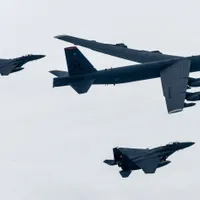 Două bombardiere USA, interceptate de MIG-urile rusești, au aterizat în România. Ce misiune aveau - Foto: Profimedia images