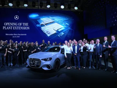 Mercedes crește producția în Ungaria și taie din bani angajaților în Germania - Foto: Profimedia Images