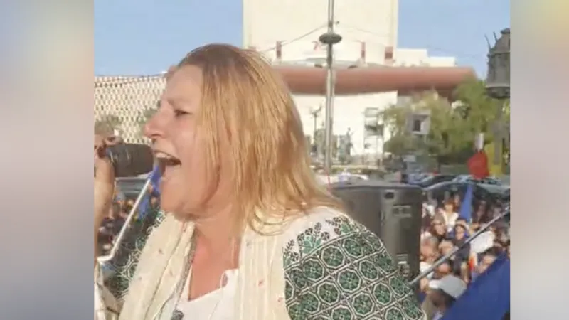 Diana Șoșoacă, într-unul din live-urile ei pe Facebook.