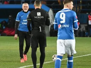 Jucătorii unei echipe din România au admis blaturile plănuite: ”Nu câștigăm niciun meci!”. După ce a aflat, antrenorul a plecat de la club