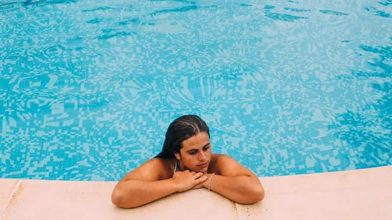 Ingredientul cu care să îți speli părul dacă ai fost la piscină. Trucul te costă doar 3 lei - Foto: Freepik (imagine cu rol ilustrativ)