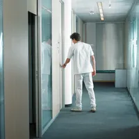 Un român beat s-a dus la un spital din Spania cu documentele altei persoane. Ce a urmat după Foto:profimedia