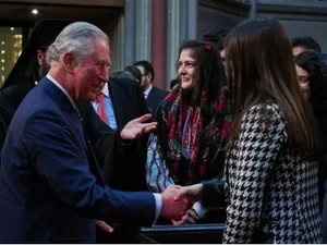 Charles s-a întâlnit cu românii la Londra. Foto NotaBN