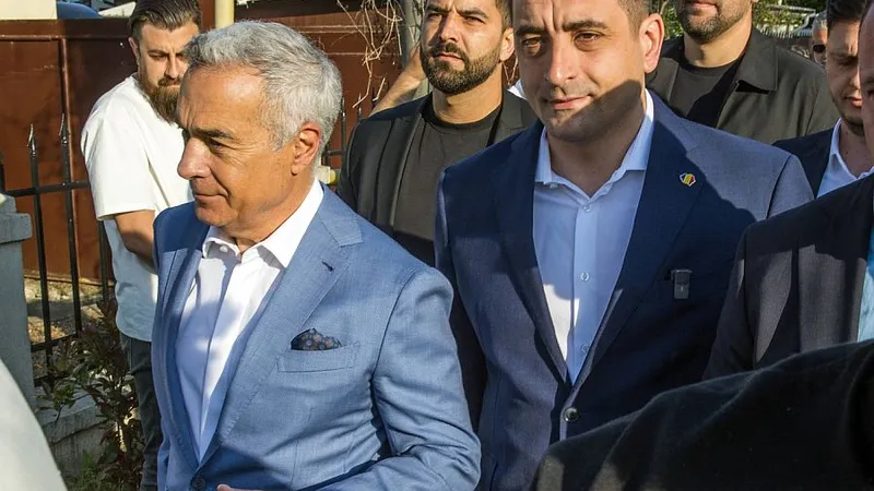 4 mai 2025: După descalificarea sa de către BEC, Călin Georgescu se duce la vot, cu George Simion - Foto: Profimedia Images