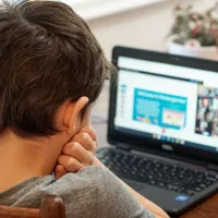 DSP Ilfov recomandă tuturor școlilor din județ să treacă în online/FOTO: Unsplash