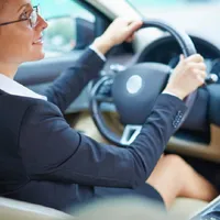 Amendă de până la 3.300 de lei dacă vrei să-ți protejezi mașina în acest mod. Se practică frecvent - Foto: freepik.com (rol ilustrativ0