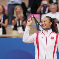 Qinwen Zheng, numărul 7 mondial, a câştigat medalia de aur la Jocurile Olimpice de la Paris - Foto: Profimedia Images