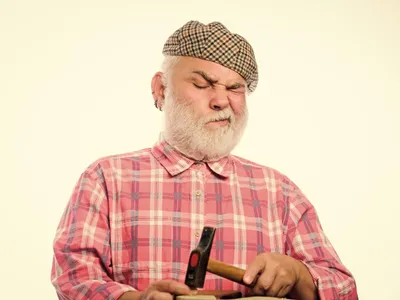 Un pensionar de 91 ani a fost înșelat cu 310.000$. Strânsese banii la pensei să își ia cavou - Foto: Freepik (Imagine cu caracter ilustrativ)