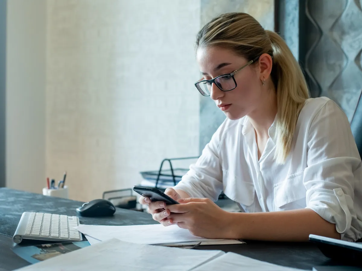 Cât de sigură este consultanța financiară pe TikTok și platforme similare? Specialiștii avertizează