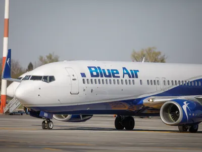 Avion Blue Air - FOTOInquam Photos / George Calin