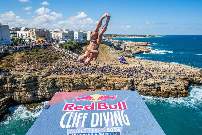 Constantin Popovici a &icirc;ncheiat Seria Mondială Red Bull Cliff Diving 2026 pe locul 3 - Foto; Red Bull