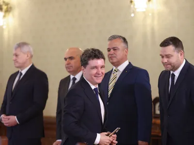Avertisment de la Oxford: Manevrele lui Nicușor Dan, comparate cu tacticile lui Carol al II-lea