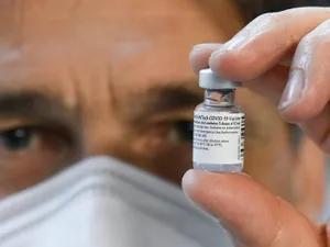 UE, pregătită pentru eventualitatea injectării unei a 3-a doze de vaccin anti-COVID Pfizer/ Foto: hotnews.ro