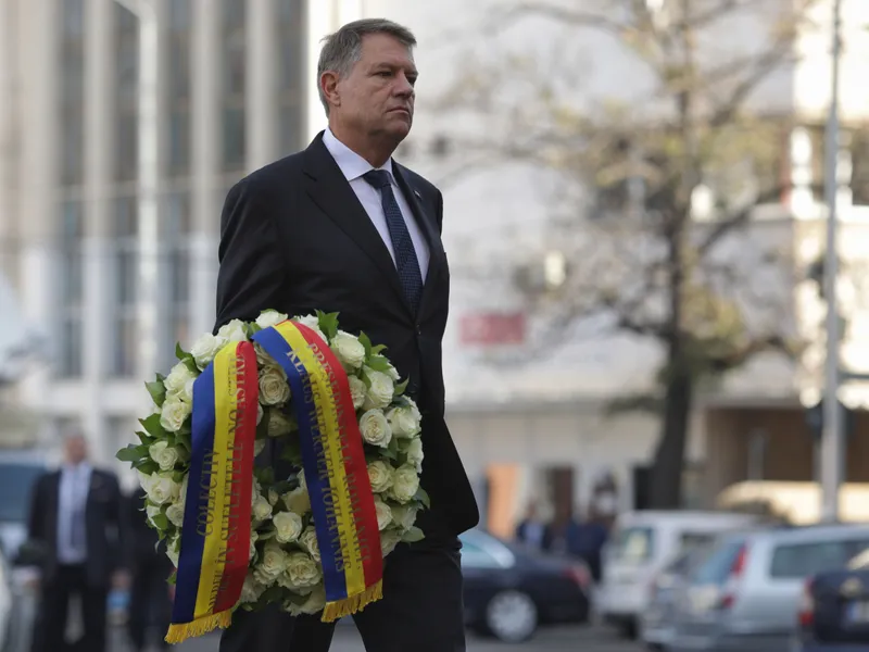 Klaus Iohannis a depus o coroană de flori la clubul Colectiv. Foto Inquam Photos/Octav Ganea