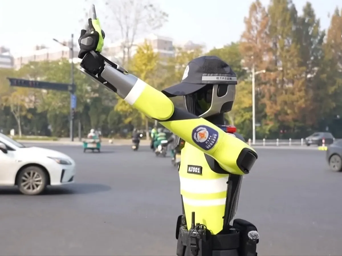 Robot polițist în China - Foto: Profimedia images