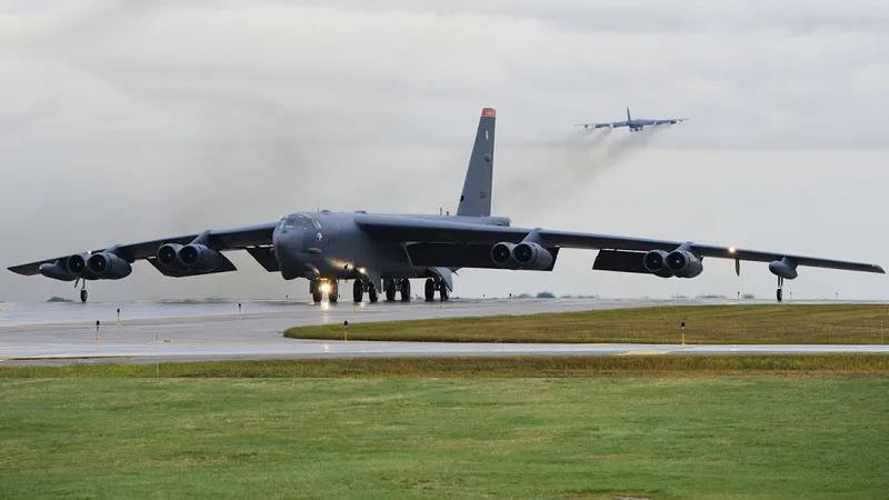 Rusia acuză SUA și NATO de provocări la exercițiile Baltops. O deranjează bombardierul B-52H. / Foto: youtube.com