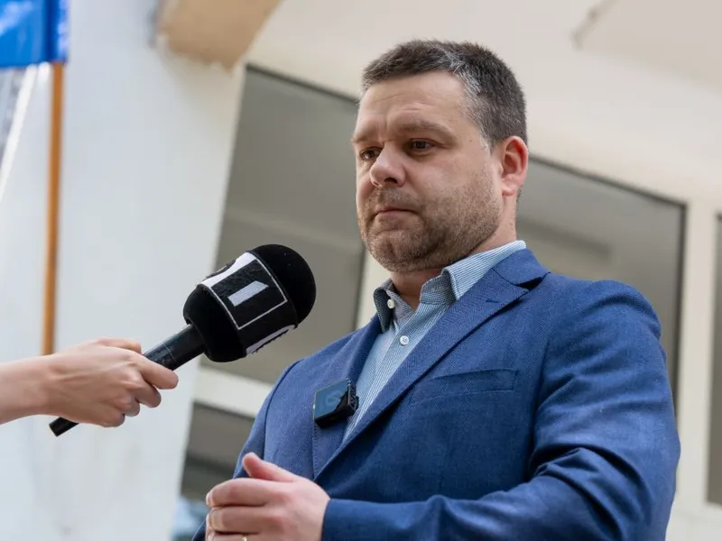 Ciprian Ciucu, declaraţii de presă, după ce a votat la prezidenţiale - Foto: INQUAM PHOTOS/Alexandru Nechez
