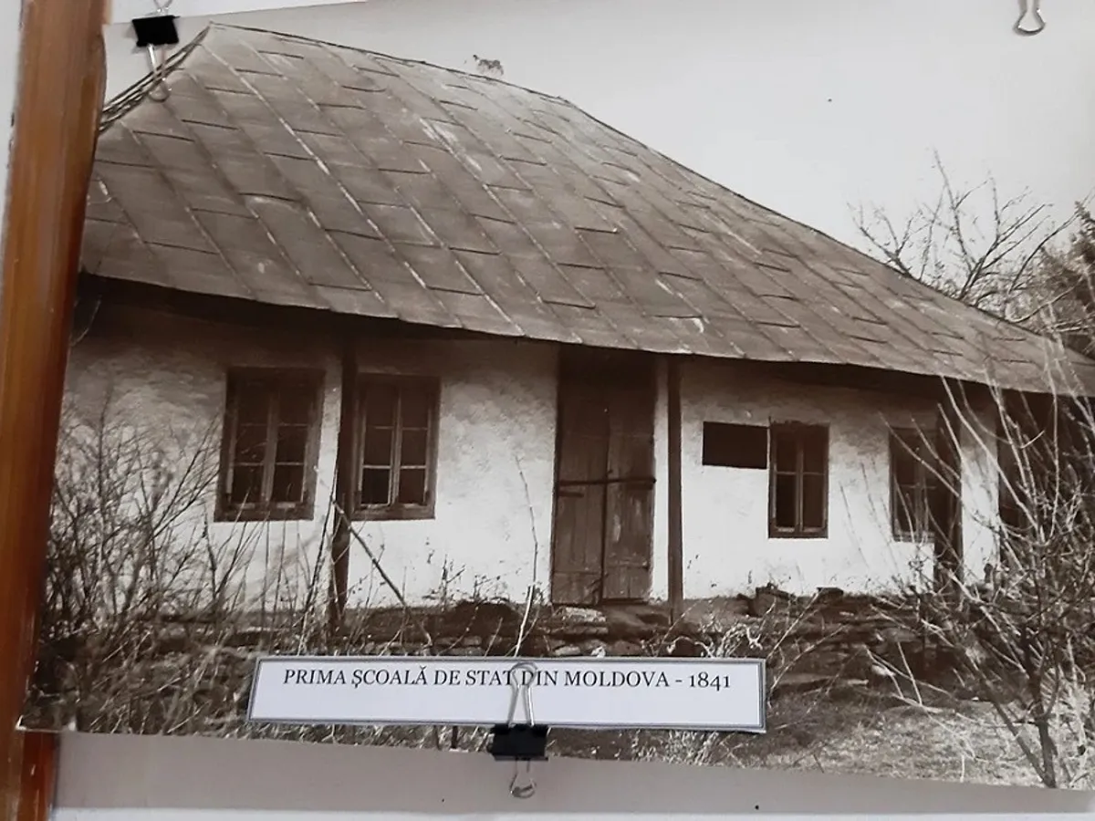 Prima școală de stat din Moldova