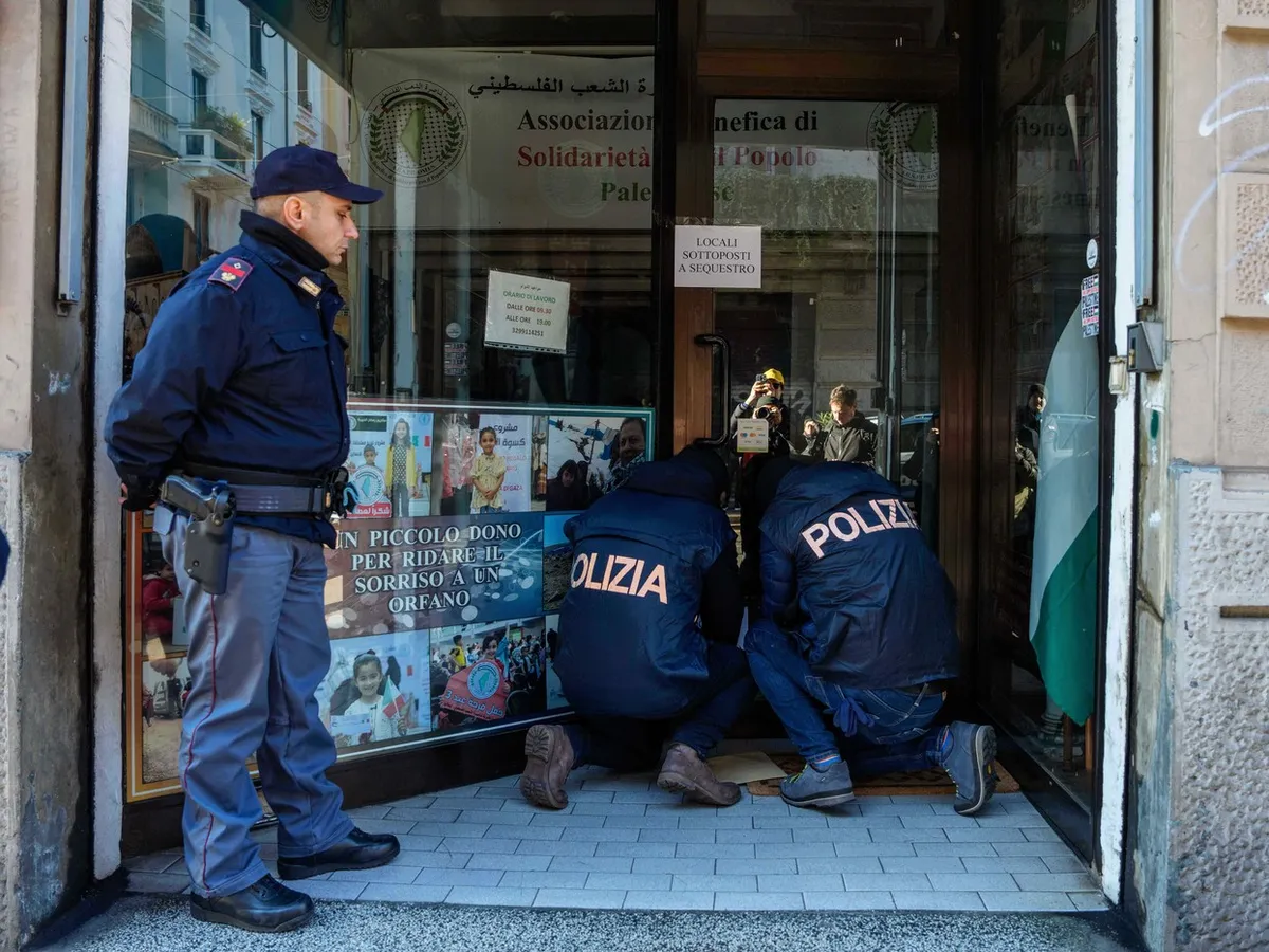 Anchetă privind finanțarea Hamas. Este vorba despre 7.000.000 €. În Italia au fost arestate 7 persoane