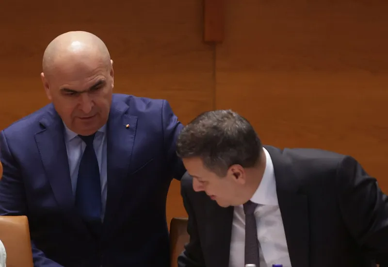 Ilie Bolojan şi Sorin Grindeanu, la plenul moţiunii de cenzură de la finalul anului trecut - Foto: INQUAM PHOTOS/George Călin