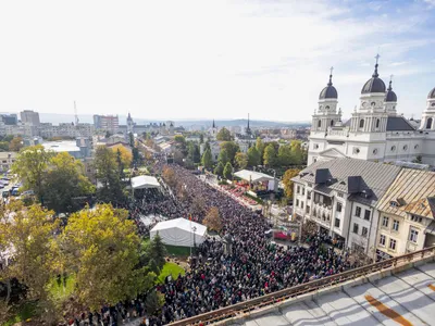 32.000 de persoane au asistat la slujba închinată Sfintei Cuvioase Parascheva - Foto: INQUAM PHOTOS / Casian Mitu