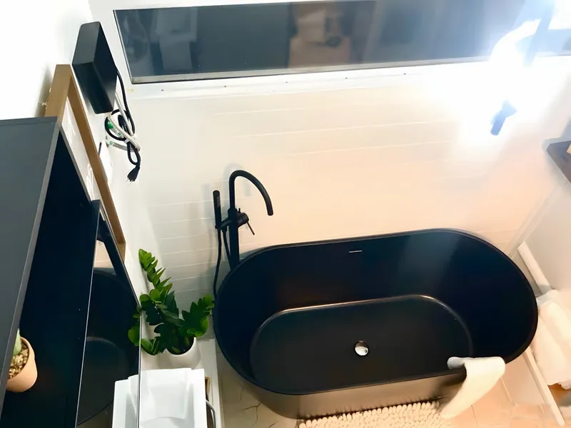 Cum arată „nano-casa” de 23.000 $? Are 3,5 metri lungime, baie, bucătărie, living și pat dublu - Foto: newatlas.com