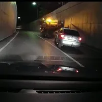A depășit în pasaj, pe prima bandă, și a lovit mașina care spăla asfaltul Foto: captură Facebook/ Info Trafic Rutier - Bucuresti si Ilfov / Accidente / Filmari / Radare