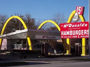 McDonald’s închide temporar birourile din SUA, în timp ce lanțul se pregătește pentru concedieri - Foto: Wikimedia/Bruce Marlin/CC BY-SA 2.5