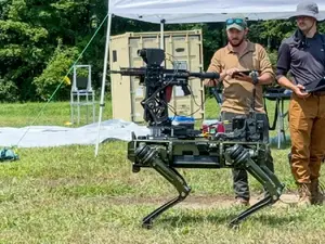 Cum arată câinele robot specializat în distrugerea dronelor testat de militarii americani - FOTO: US Army