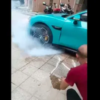 Un Xiaomi SU7, cea mai în vogă mașină electrică chinezească, ia foc din senin. Arde pe avarii - Foto: captură video