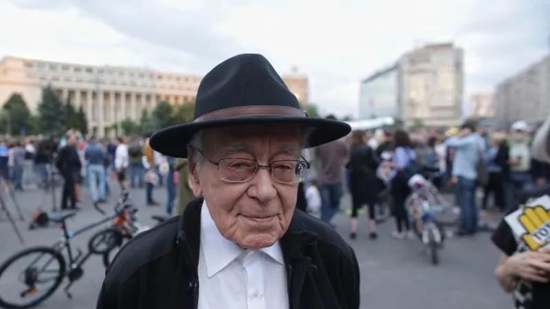 Mihai Șora, una dintre prezențele obișnuite la protestele pro-Justiție. Foto Inquam Photos