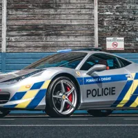 Poliția fuge după infractori cu un bolid ce ajunge la 320 km/h - FOTO: BBC