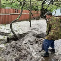 Furia naturii s-a dezlănțuit în România. Strat de gheață de un metru în curtea unei gospodării - Foto: Meteo plus