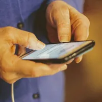 Semnele și emoticoane folosite de dealerii de droguri atunci când încearcă să vândă droguri copiilor - Foto: Unsplash