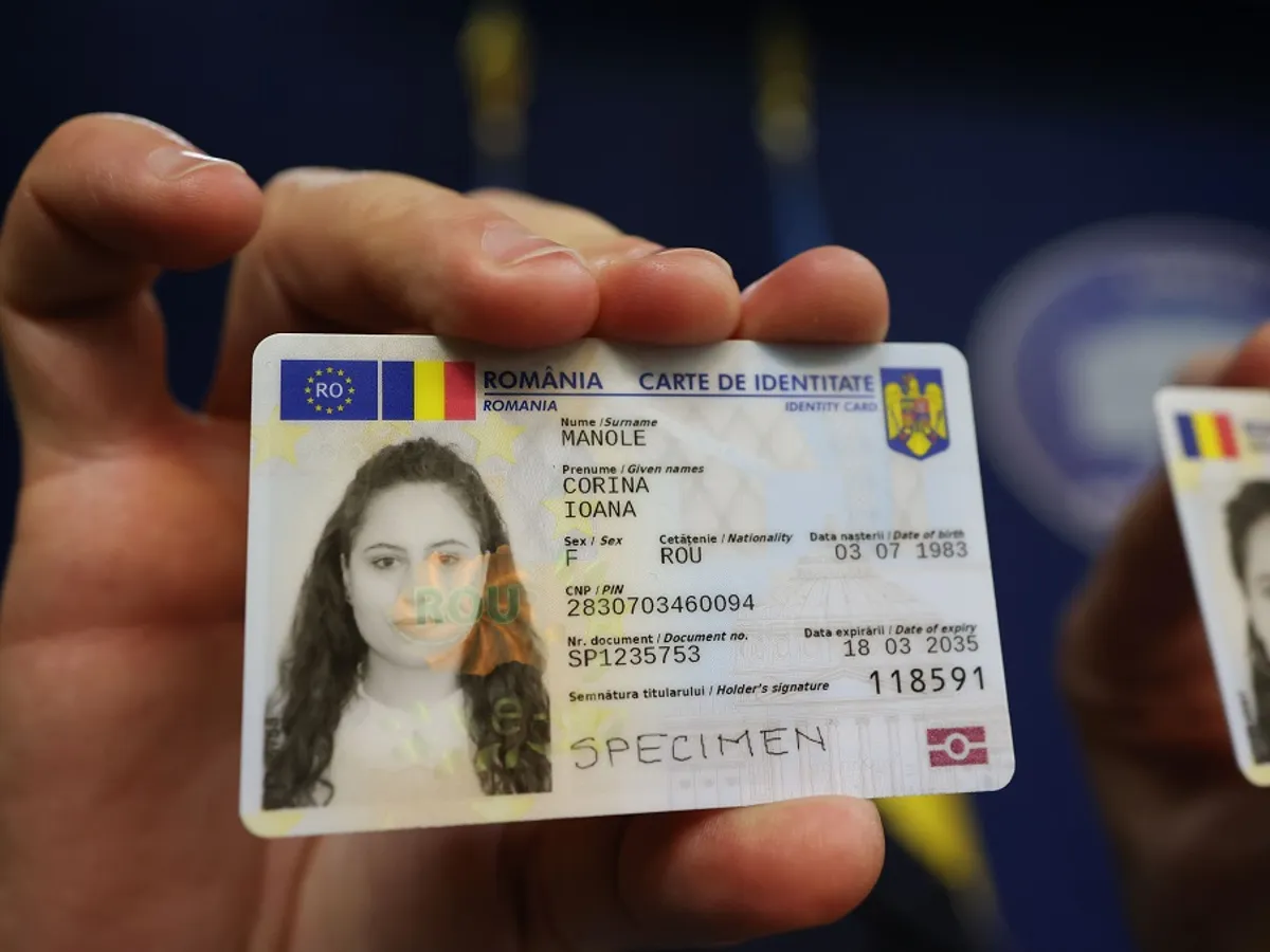 Carte de identiatte electronică - Foto: Inquam Photos / George Călin
