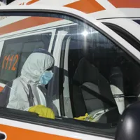 Pandemia i-a obligat pe angajații din sănătate să învețe să folosească Facebook. Foto Inquam Photos/Octav Ganea
