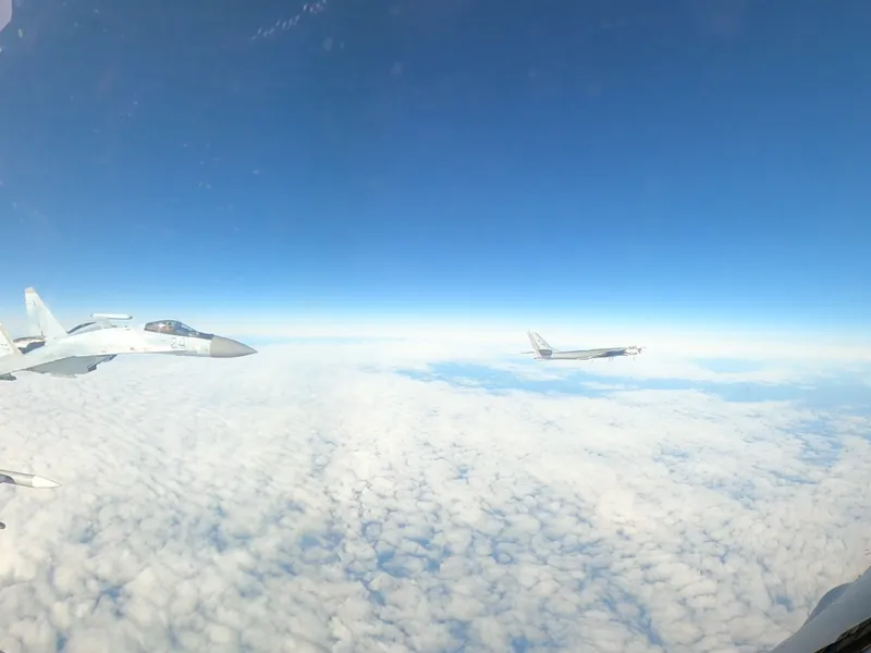 VIDEO Un avion de luptă al Rusiei de 50.000.000$ îi taie fața unui F-16 al SUA. „A venit în picaj” - Foto: X